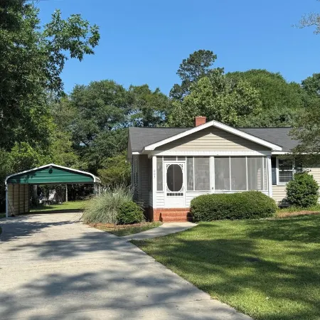 Charming 2-bedroom house in Perry with AC, WiFi