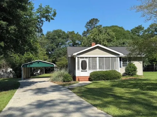 Charming 2-bedroom house in Perry with AC, WiFi