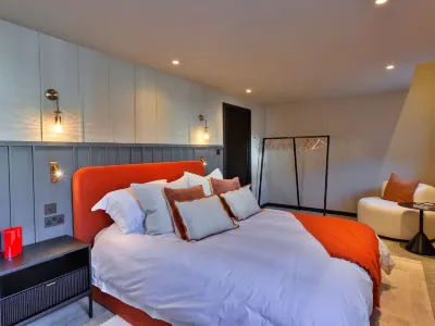 Wesleyan House Hotels near Gusbourne
