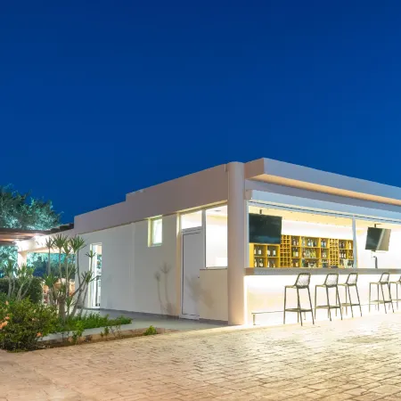 Amaryllis Front Beach Hotel