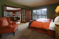 Emerald Lake Lodge Hotel di 