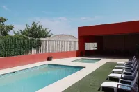 Hotel Conquistador Inn by US Consulate - Pools