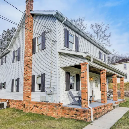 Zanesville Apartment w/ Porch - 3 Mi to Downtown!