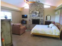 Honey's Suite at The Sage Guesthouse formerly the 19th Hole