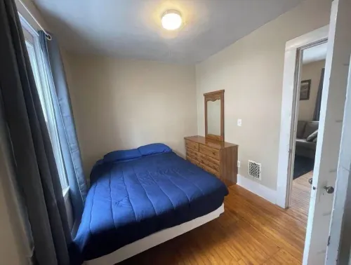 (G2) Large 2 bdrm unit close to downtown Syracuse.