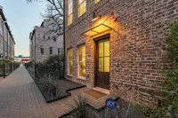 Modern Home, Private Balcony, Near Rainey & Lady Bird Lake Haus of Z