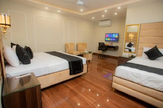 Hotel White Seasson managed by Zaheer Masih