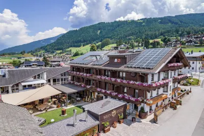 Hotel Alpenstolz Отели в г. Gemeinde Telfes im Stubai