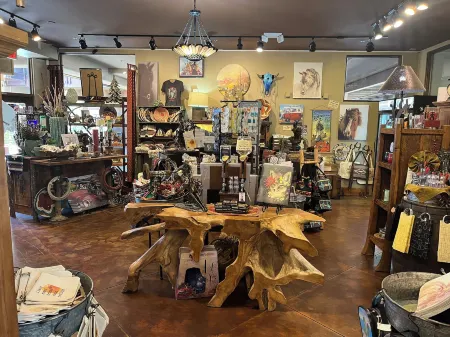 Prickly Pear Inn Отели в г. Кейв Крик