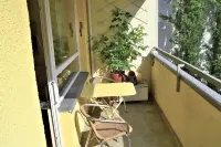 Sunny and quiet In the heart of Schöneberg / near Kudamm with a large balcony Schoneberg/쇤베르크 호텔
