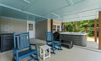 Lake Days by AvantStay Hot Tub Firepit Game Room Private Dock Access