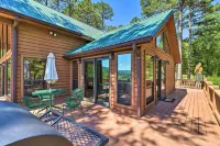 Peaceful Cabin w/ Deck + Scenic Mtn Views! - Homestays
