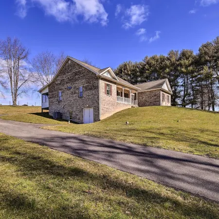 Pet-Friendly Abingdon Abode w/ Yard & Grill!