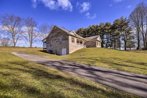 Pet-Friendly Abingdon Abode w/ Yard & Grill! - Pet friendly