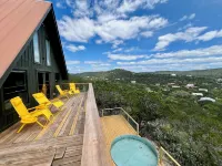 Design-forward Frio cabin with epic views & pool