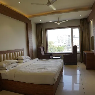 Hotel King's Heritage Hotels near Vishnu Inter College Play Ground