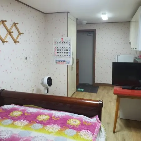 Wolaksan Blooming Village Pension Отели рядом с достопримечательностью «Храм Токчуса»
