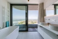 Huswell - Coastal Luxury Unit with Panoramic View
