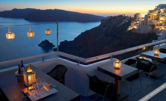 Cave Suite Oia