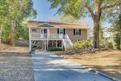 Walk to Beach & Family Fun! Emerald Isle Home - parking