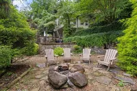 Rumbling Bald Resort - Lake Mountain Golf Retreat! Hotels in 