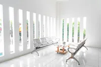 RedDoorz Syariah Near Jatisampurna Hospital
