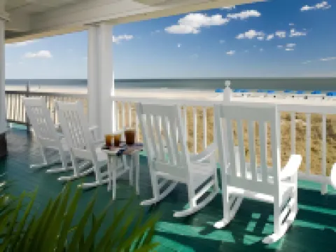 Elizabeth Pointe Lodge