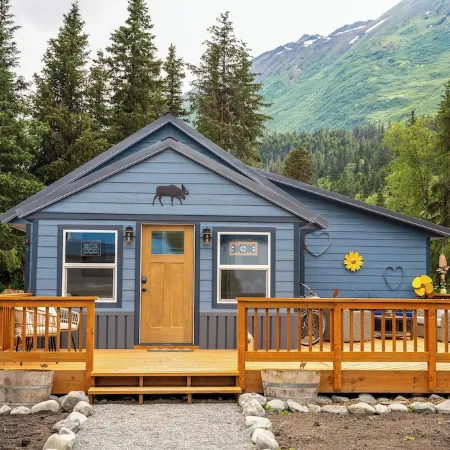 Railroad Retreat in Moose Pass – The Gandy Dancer