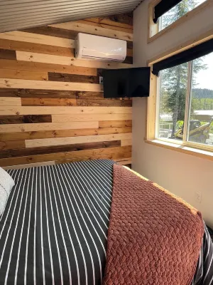 Modern Tiny House in Seward - 5  to Harbor & Tours Các khách sạn ở Thung lũng Bear