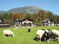 5-star apartment "Waxenstein" in Grainau & garden/lawn.