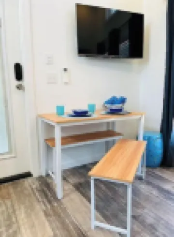 Bosque Azul. A one bedroom tiny home with a loft.