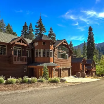 Heavenly Mountain Chalet - Skiing, Pets, Hot Tub