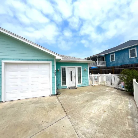 Fun 2 Bedroom Pets Pool Sleeps 6