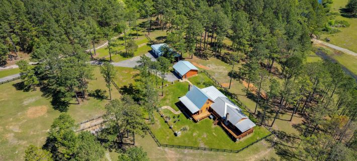 Spacious Alabama Retreat - Deck, Grill and Fire Pit! Hotels in Cullman County