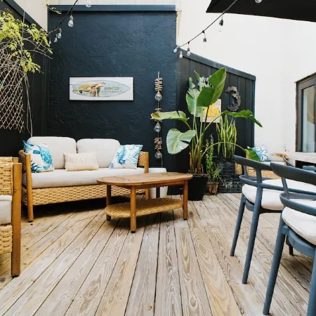 Coastal Chic 1BR Retreat – Walk to Jupiter Beach!