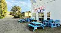 Comfort & Peace 5Berth Family Friendly Park - Homestays