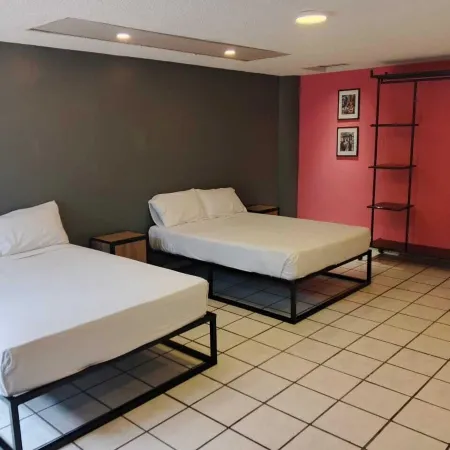 Unidades Privadas Con AC-TV-WiFi y Estacionamiento en Centro de Mty