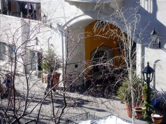 100 ft. to Gondola!! Balcony, Fireplace, Parking, Views!! Heart of Lionshead!!