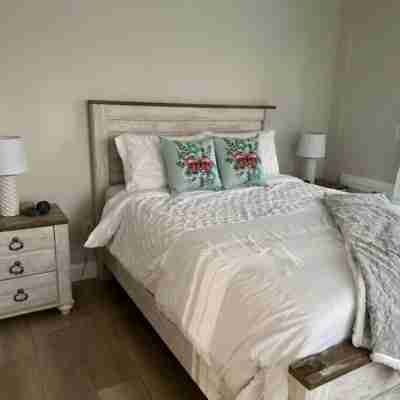 Stylish 2nd floor Ocean Edge condo Rooms