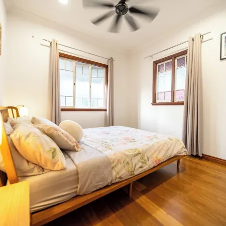 House of Fairy Wren - Fully renovated charming Queenslander! 10 Mins to BNE CBD! Отели в г. Аннерли