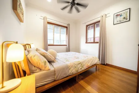 House of Fairy Wren - Fully renovated charming Queenslander! 10 Mins to BNE CBD!