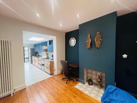 Westmeads wings. 5 minutes walk to the harbour and close to town and beach Отели в г. Уайтстейбл