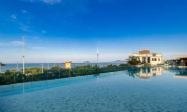 Seafront Condominium with Pool - Shc