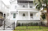 Charming Historic Retreat with Private Backyard - Inviting Oasis