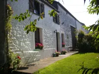Tranquil Forestside Cottage Hotels in 