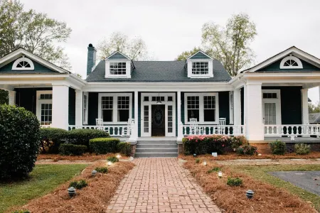 Sparkling Pool and Timeless Charm - Spacious Southern Mansion
