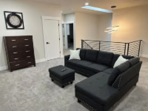 Modern and cozy home on Lakeview