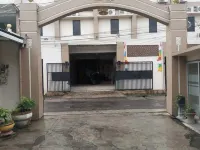 Four Hostel Các khách sạn ở Way Halim Permai