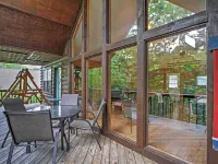 Idyllic Cabin w/ Hot Tub < 2 Mi to Dollywood! - Dapur
