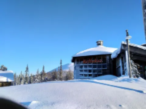Traditional Ski Cabin in lovely forest setting in Äkäslompolo, Ylläs